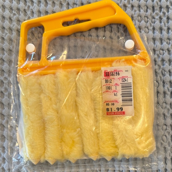 Mini-Blind Cleaner with Yellow Handle - Picture 2 of 2